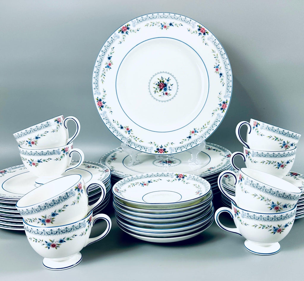 8 Place Settings of Wedgwood Rosedale China