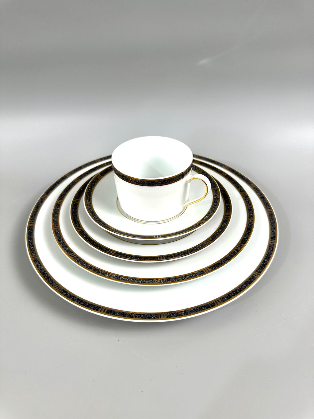 Place Settings of Bernardaud Antinea Anthracite