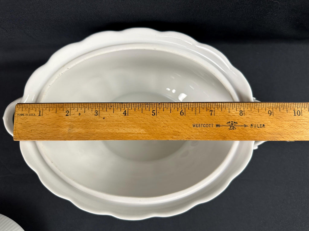 Kaiser Romantica All White Covered Serving Bowl