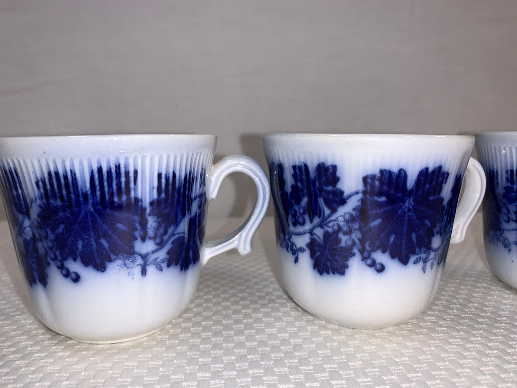 4 Gelfe Flow Blue Vinranka Teacups